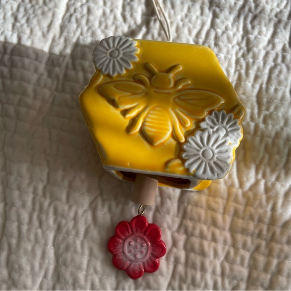 Ceramic honeybee wind chime - Picture 6 of 8
